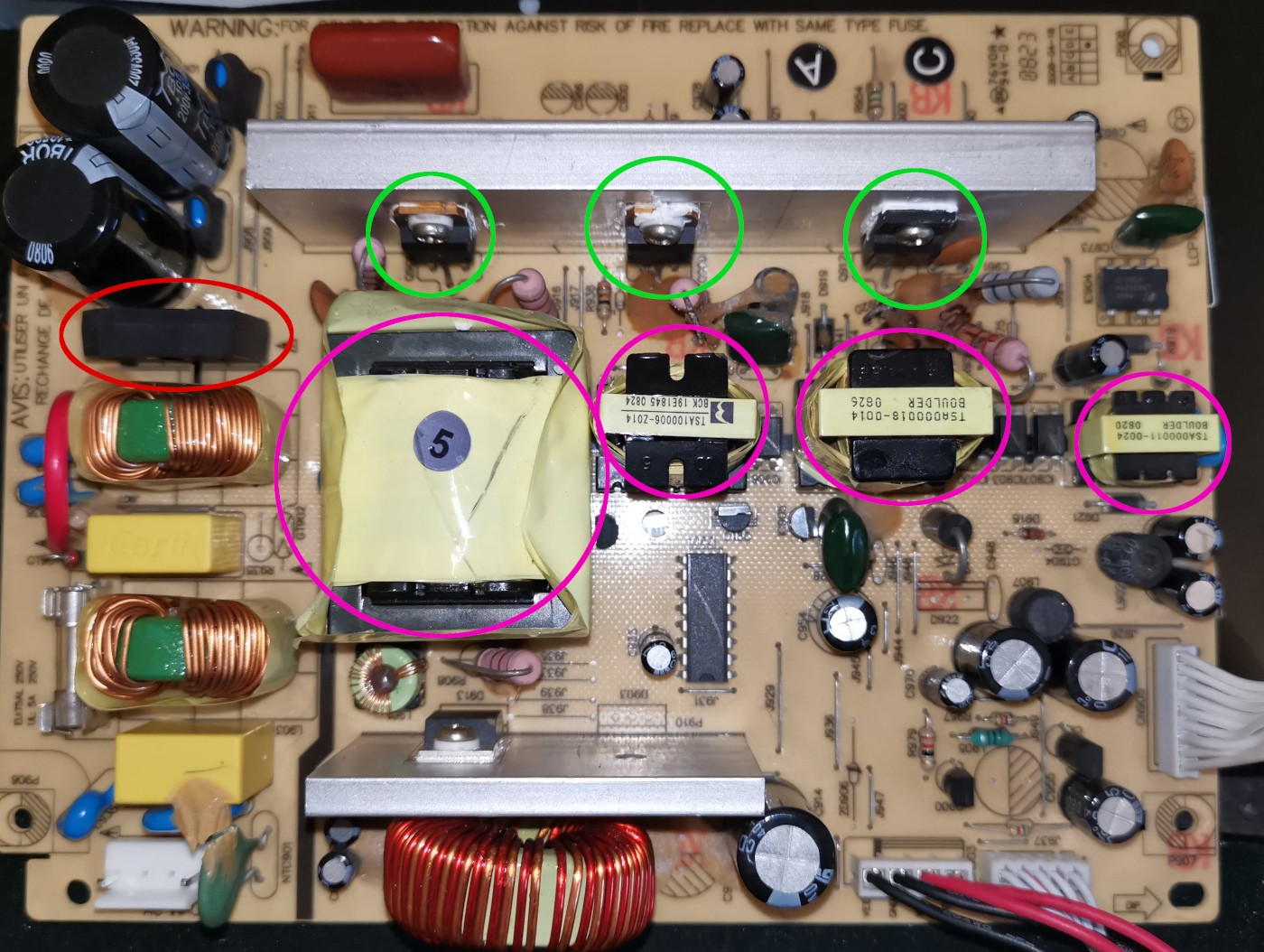 Carte d'alimentation avec 4 transformateurs et 3 MOSFET mis en évidence