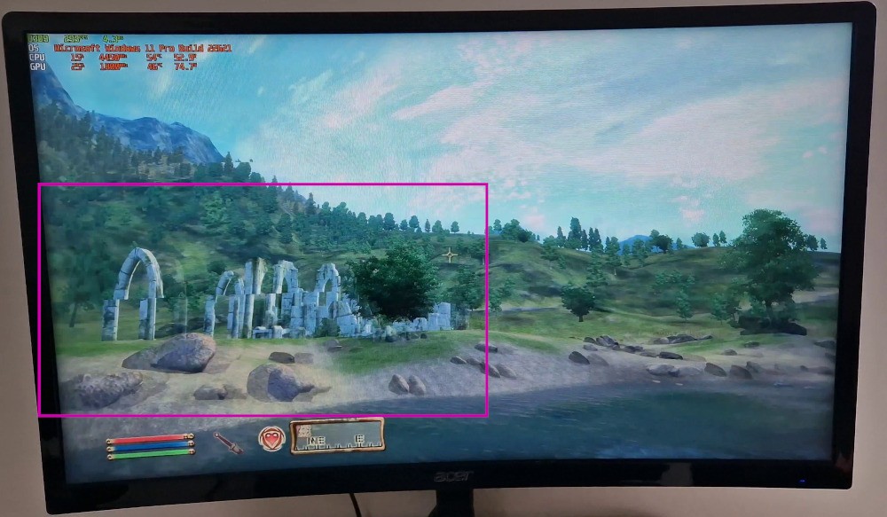 Image fixe des vidéos ci-dessus, où on voit clairement que des pilasses sont coupées en deux horizontalement à la frontière entre deux images distinctes
